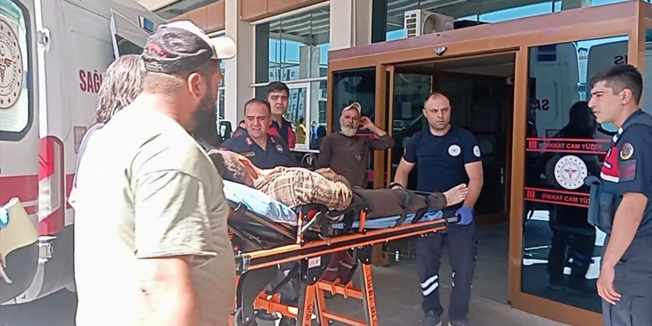 Konya'da motorlu testereyle ağaç kesen kişi yaralandı