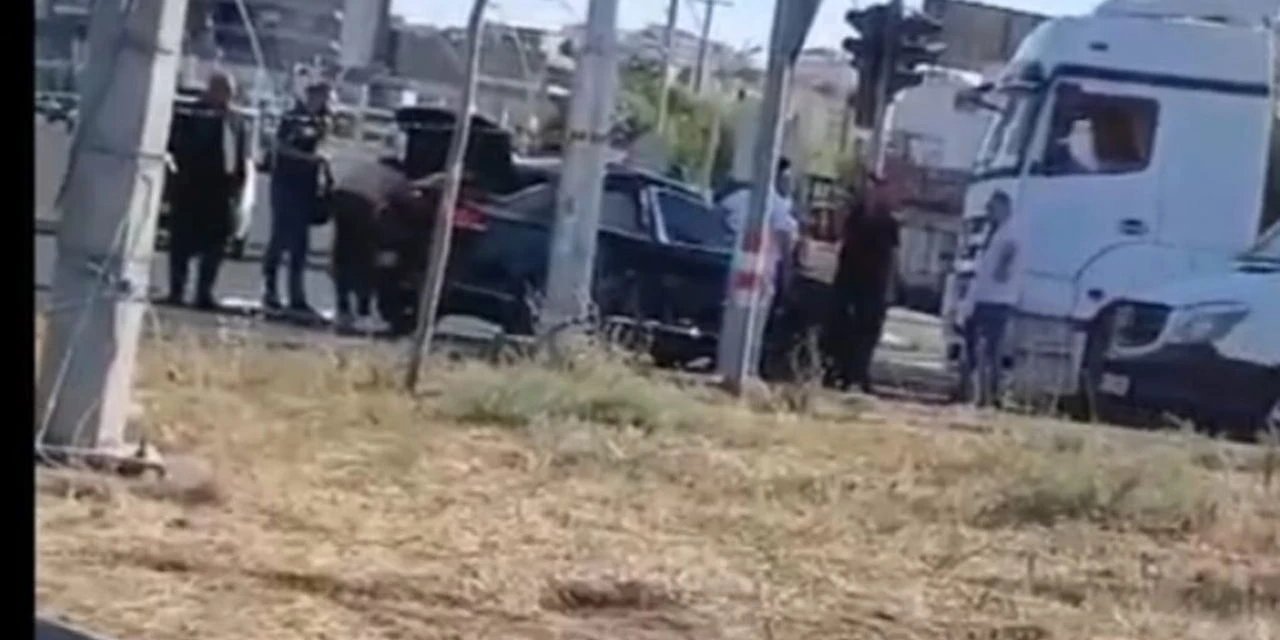 Otomobil ile kamyon çarpıştı: 4 yaralı