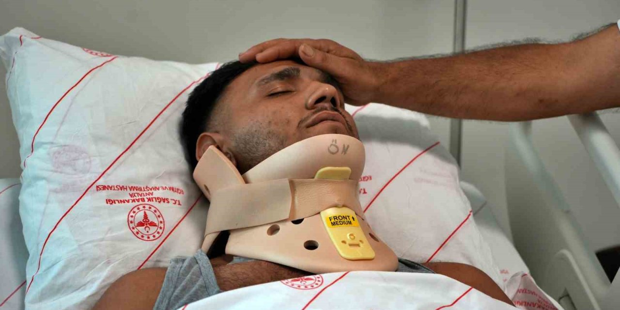 Havuza atlayan gencin boynu kırıldı