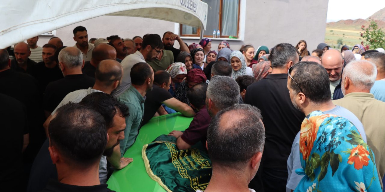 Göçükte ölen 3 işçi toprağa verildi