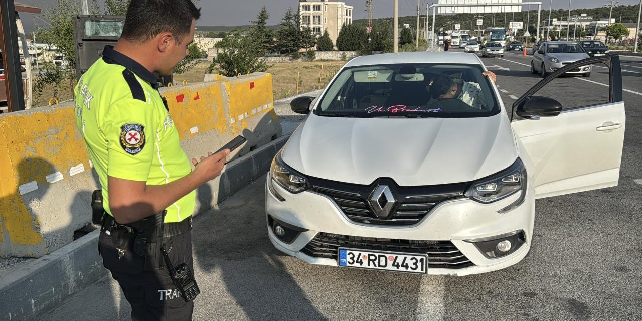 Polis noktasına çakar lamba yakarak giren sürücü ve araç sahibine 276 bin lira ceza