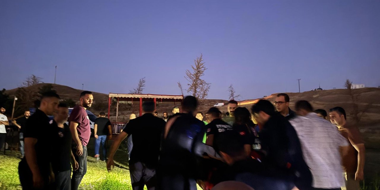 Köprüde kayboldu ihbarı yapıldı, nehirden çıkarılıp hastaneye kaldırıldı