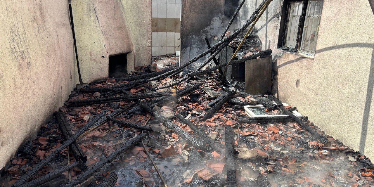 Konya'da yangın! Evin bahçesindeki garaj küle döndü