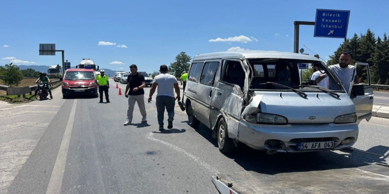 Minibüs devrildi: Yaralılar var