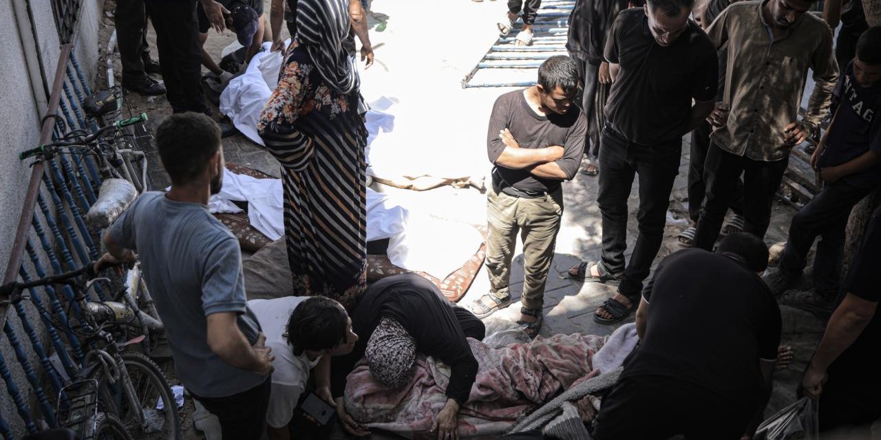 Katil İsrail, Gazze'de Endonezya Hastanesi Müdürünü ailesiyle birlikte katletti