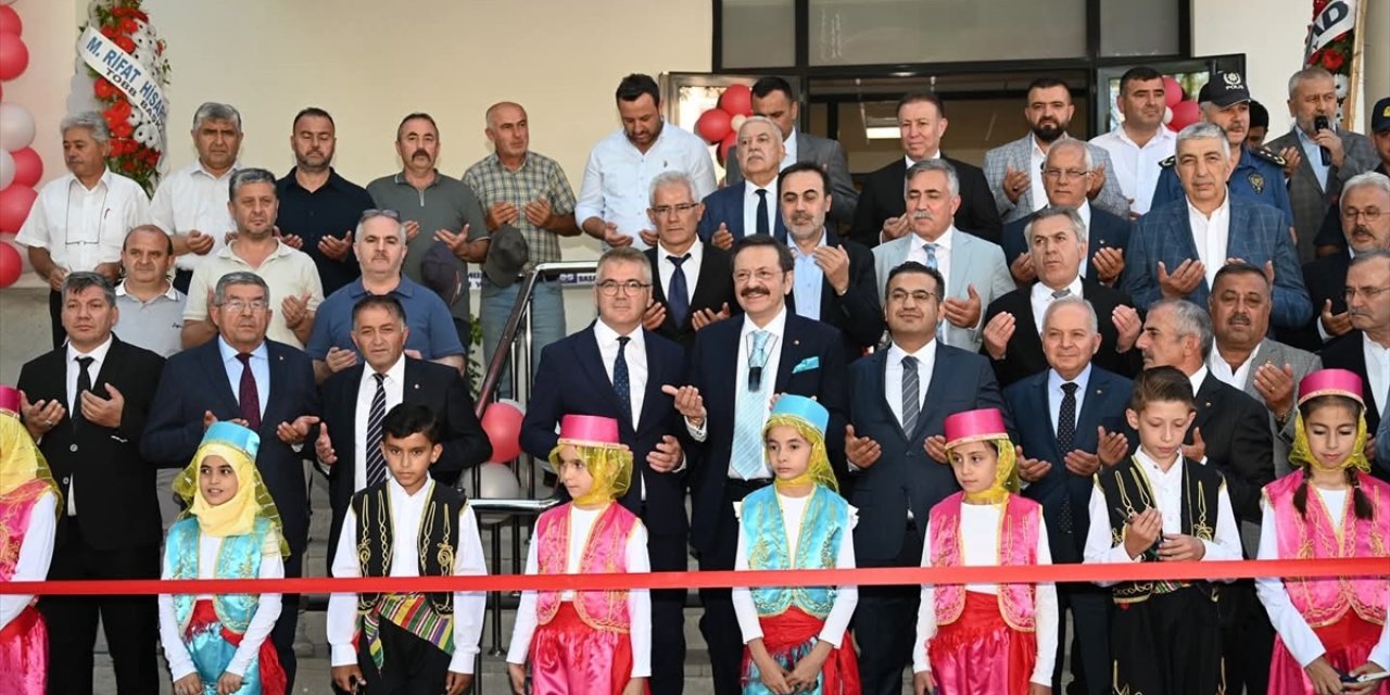 TOBB Başkanı Hisarcıklıoğlu, Konya'da okul açılışına katıldı