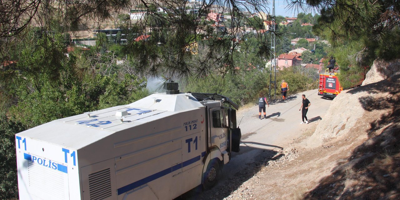 Konya Emniyetinden Tavusbaba'daki yangına TOMA destekli müdahale