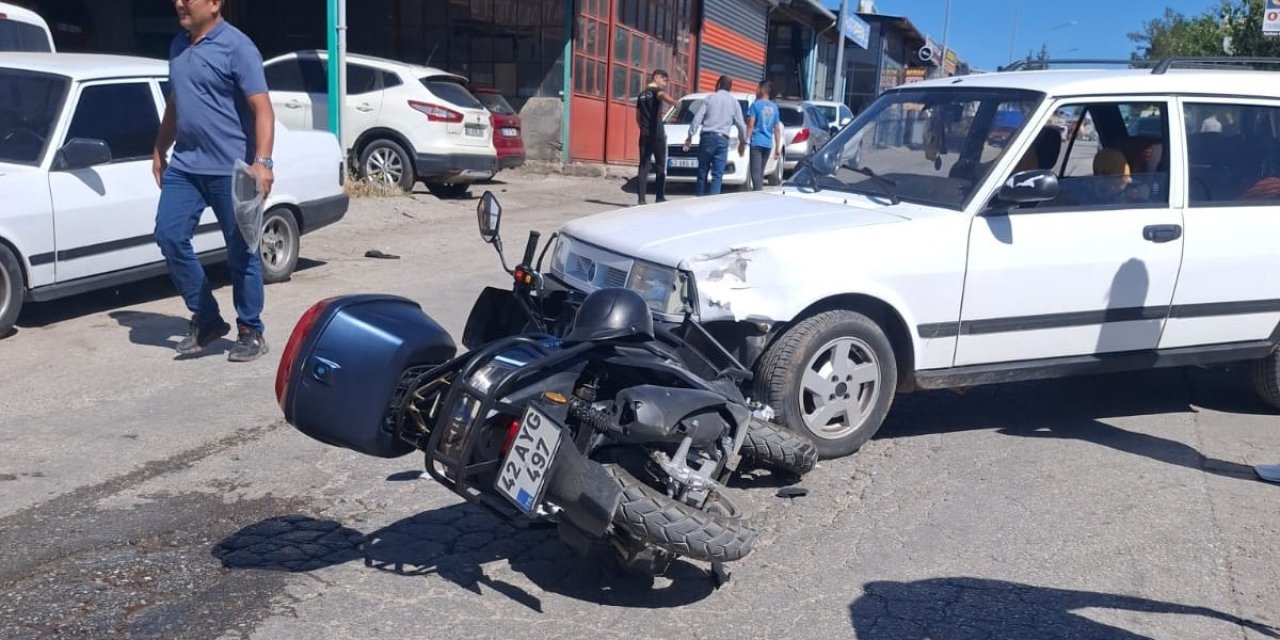 Konya'da otomobille çarpışan motosikletin sürücüsü yaralandı