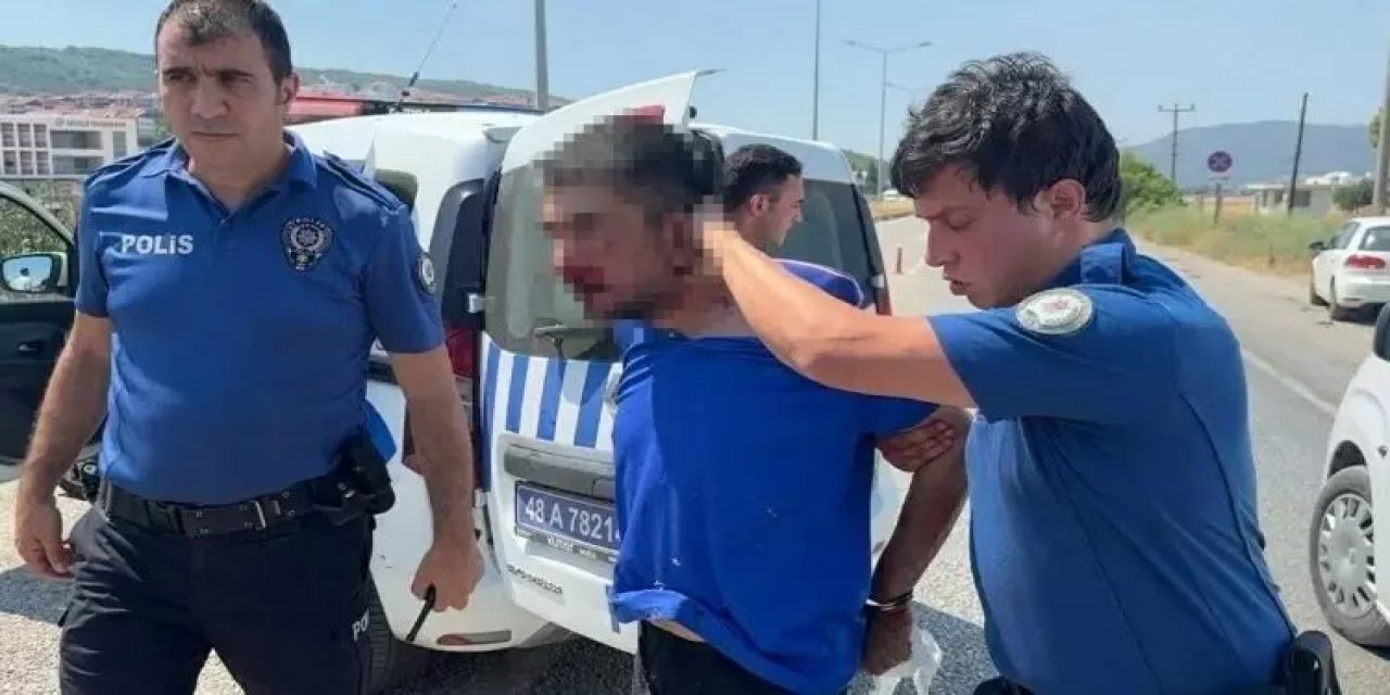 ‘Dur’ ihtarından kaçarken 4 polis aracına çarptı, lastiklerine ateş edilerek durduruldu