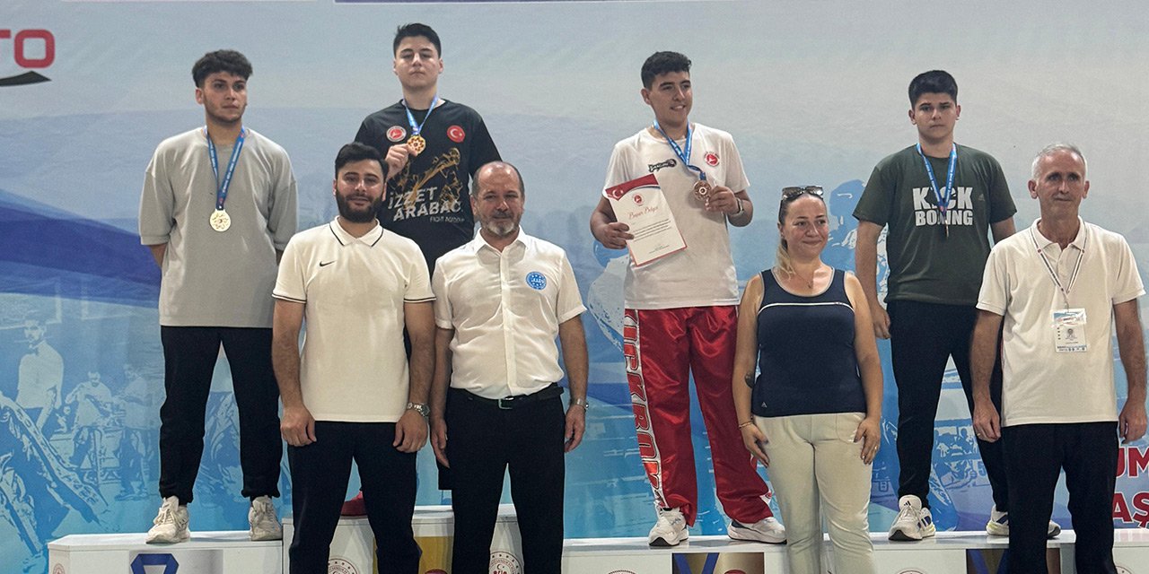 Türkiye Kick Boks Şampiyonası’nda İzzet Arabacı Fight Academy başarısı