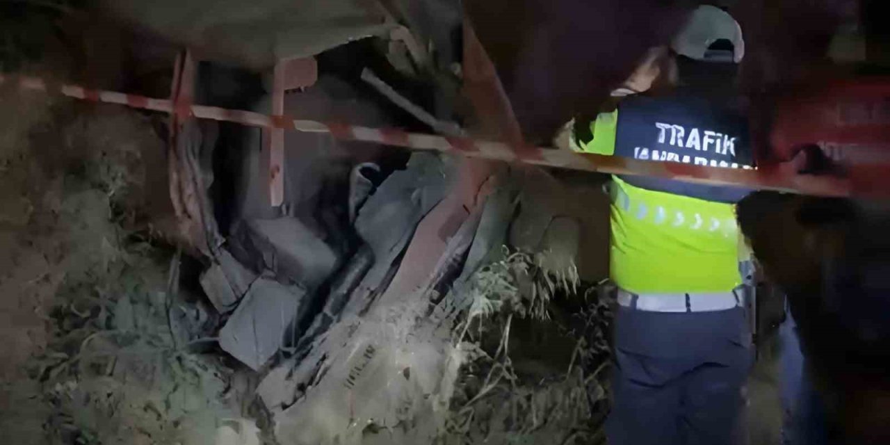 Otomobil şarampole yuvarlandı! 2 ölü