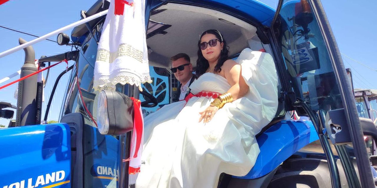 Traktörü gelin arabası yaptılar