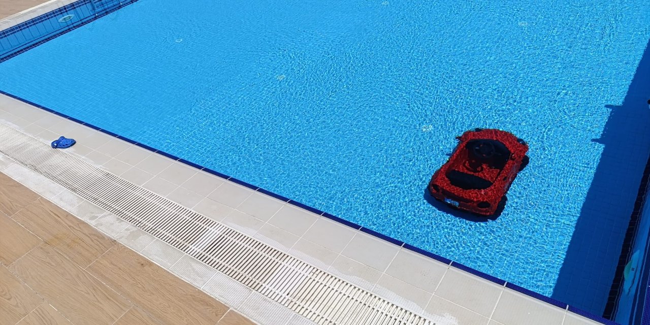 Havuzuna düştü, yoğun bakımda tedaviye alındı