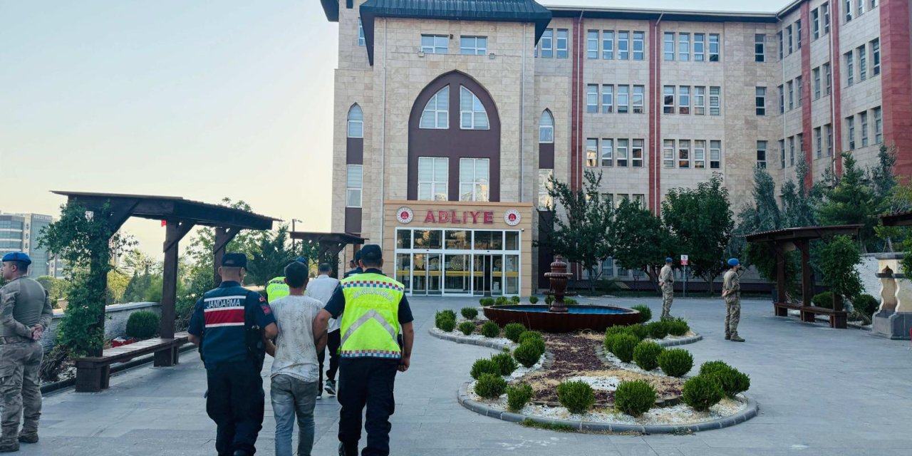 Eniştesini öldürdü, tarlada yakalandı