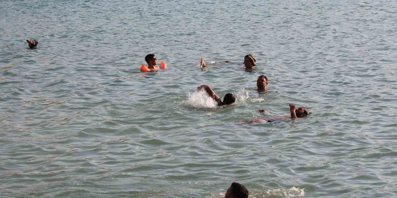 Konya'da tatil yoğunluğu... Sahilleri aratmıyor