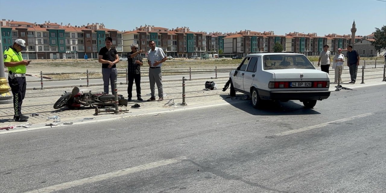 Konya'da otomobille çarpışan motosikletin sürücüsü yaralandı