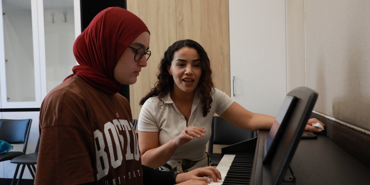 Karataylı gençler yazı dolu dolu geçiriyor