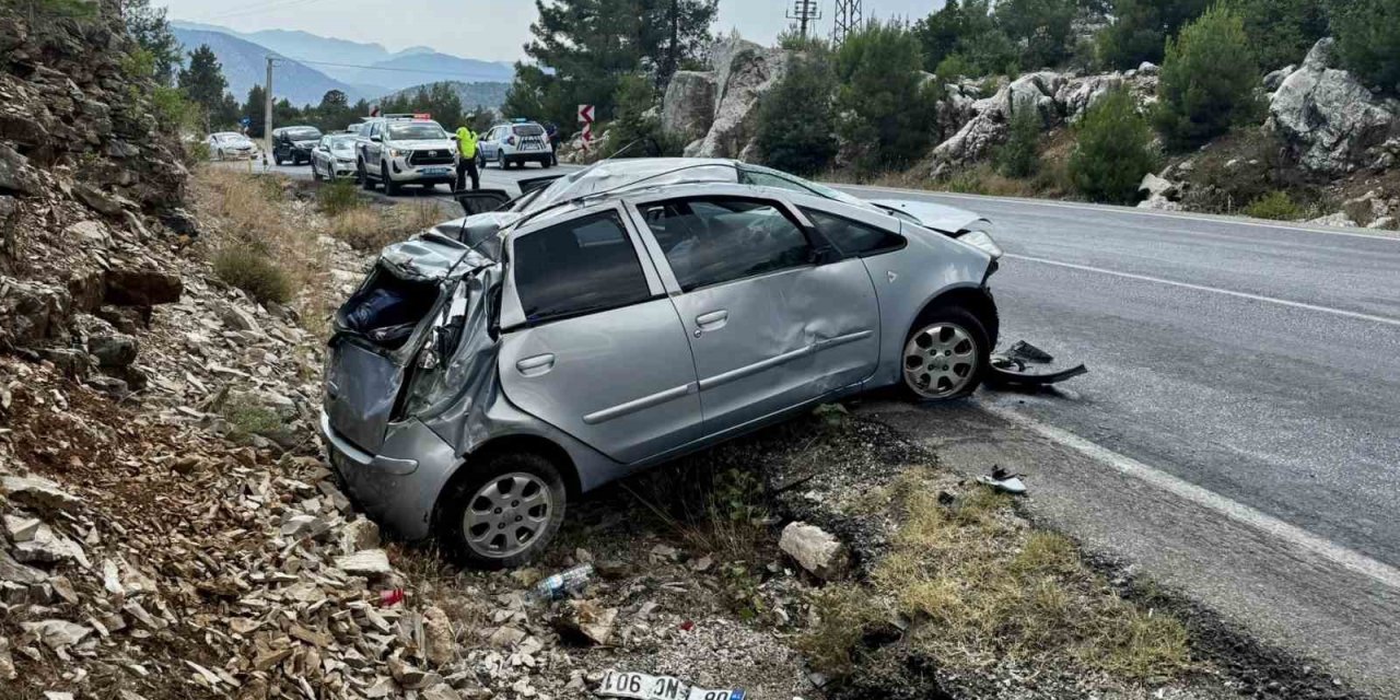 Akseki-Seydişehir karayolunda feci kaza: 5 kişi yaralandı