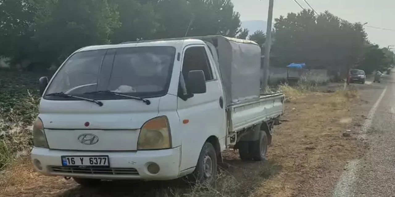 Seyir halindeki kamyonetin kasasından düşüp, yaralandı