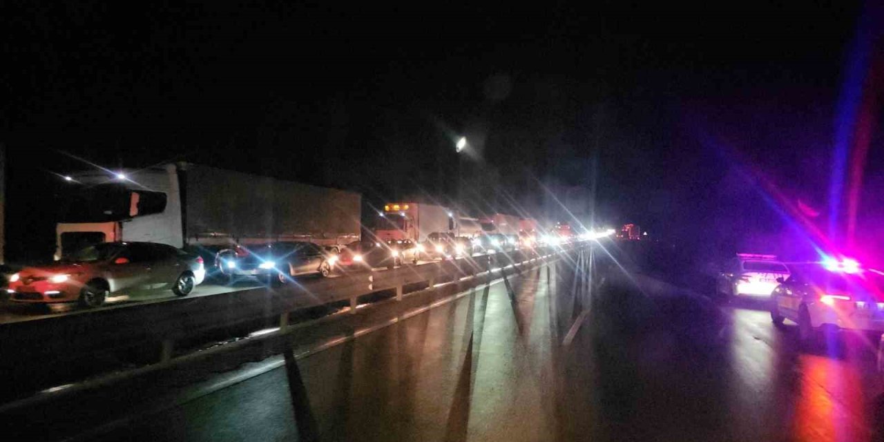 Otomobile çarpan tır sürücüsü yaralandı