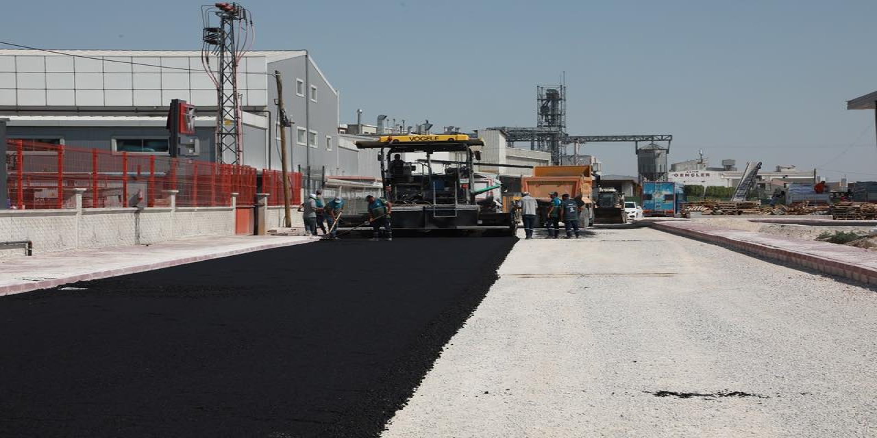 Konya'da sanayi bölgelerinde asfalt çalışmaları sürüyor