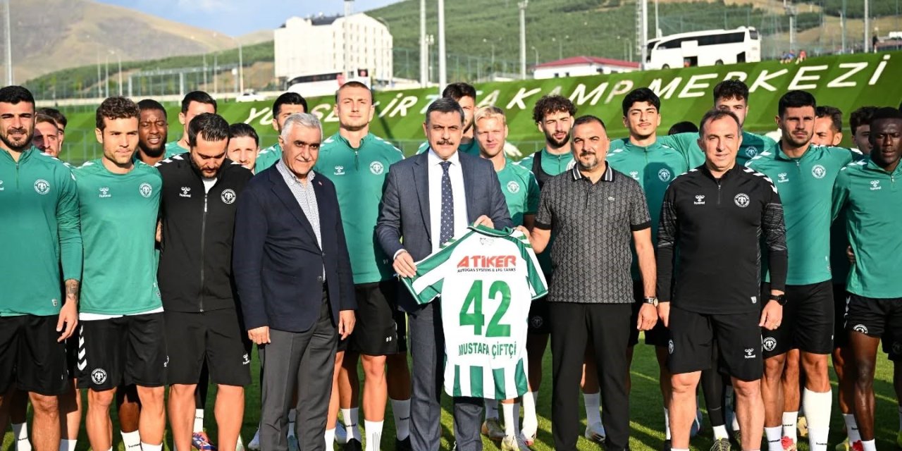 Konyalı vali, Konyaspor antrenmanını izledi