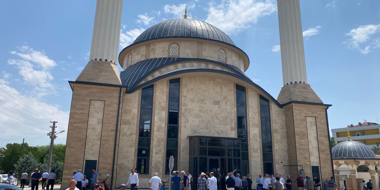 Konya'daki camide ilk Cuma Namazı kılındı