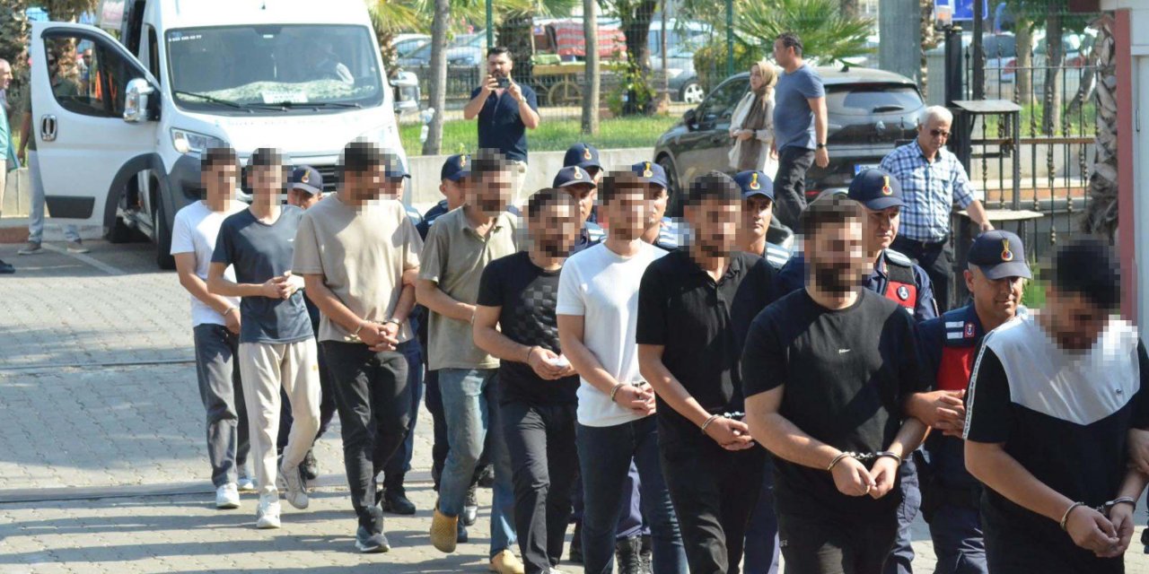 'Yüksek kazanç' vaadiyle 235 kişiyi dolandırdılar