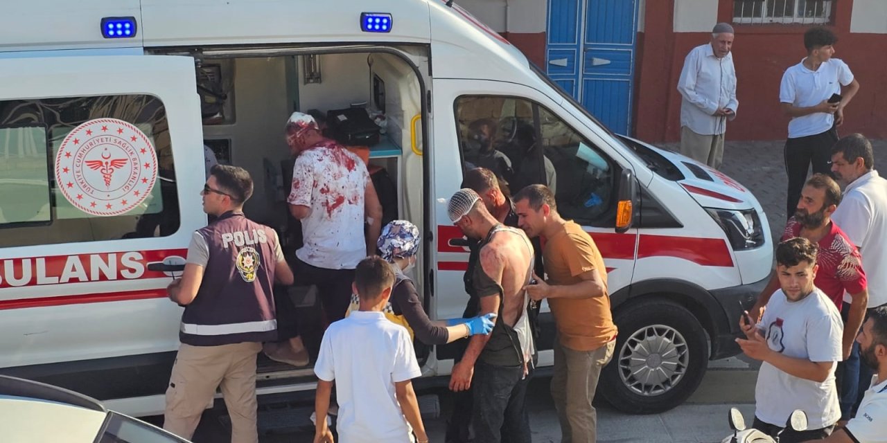 Husumetliler arasında taş, sopa ve silahlı kavga: 8 yaralı