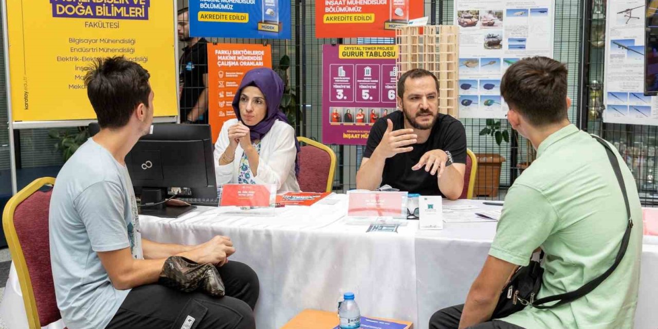 KTO Karatay Üniversitesi üniversite adaylarının yanında