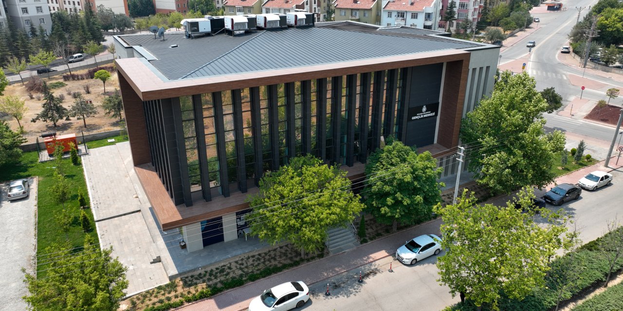 Selçuklu Gençlik Merkezi yeni yerinde yine gençlerin hizmetinde