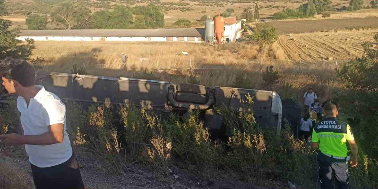 Yolcu otobüsü devrildi: 1’i ağır 27 yaralı