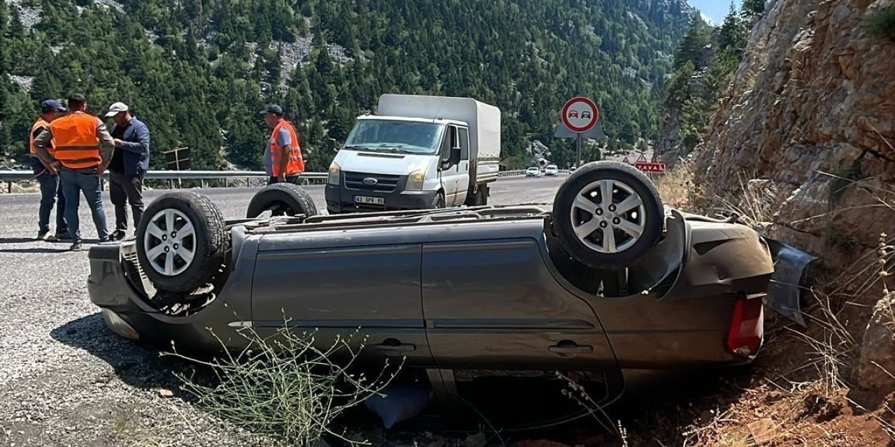 Otomobil yoldan çıkıp takla attı: 2 yaralı