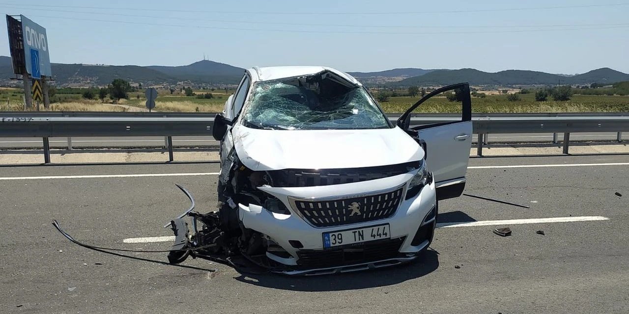 Otomobil radar uygulaması yapan polis aracına çarptı: 1’i polis 2 yaralı