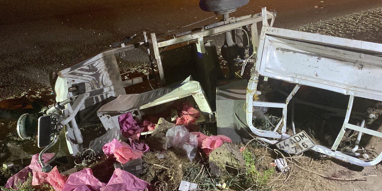 Otomobil ile 3 tekerlekli motosiklet çarpıştı; 3 yaralı