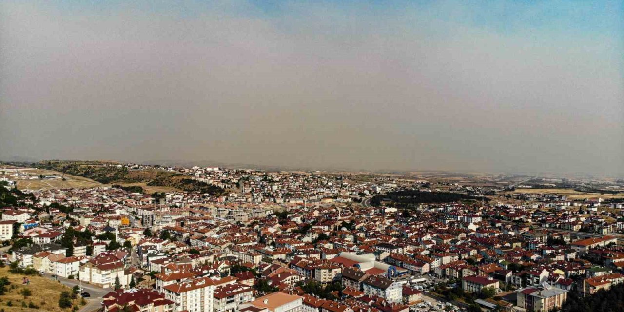 Karabük’teki yangın 4. gününde... Gerede'yi kaplayan tabaka havadan görüntülendi