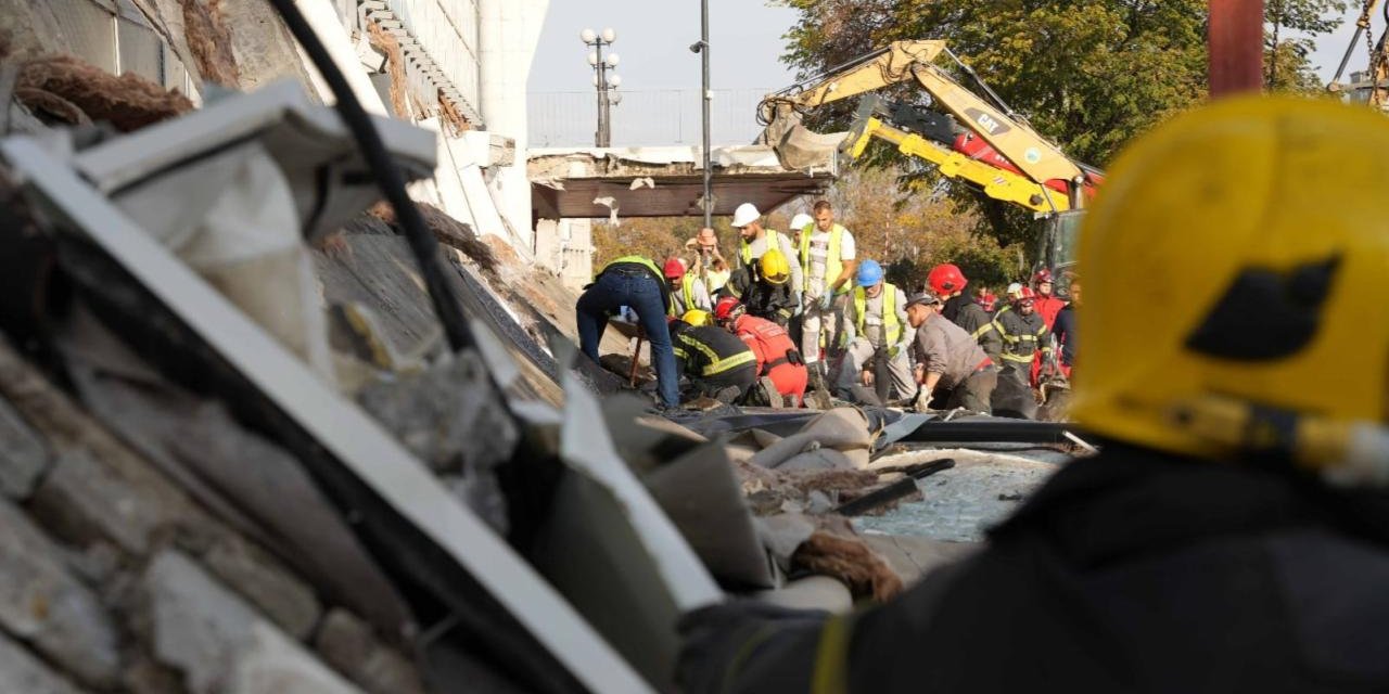 Yolcu treni raydan çıktı: Ölü ve yaralılar var