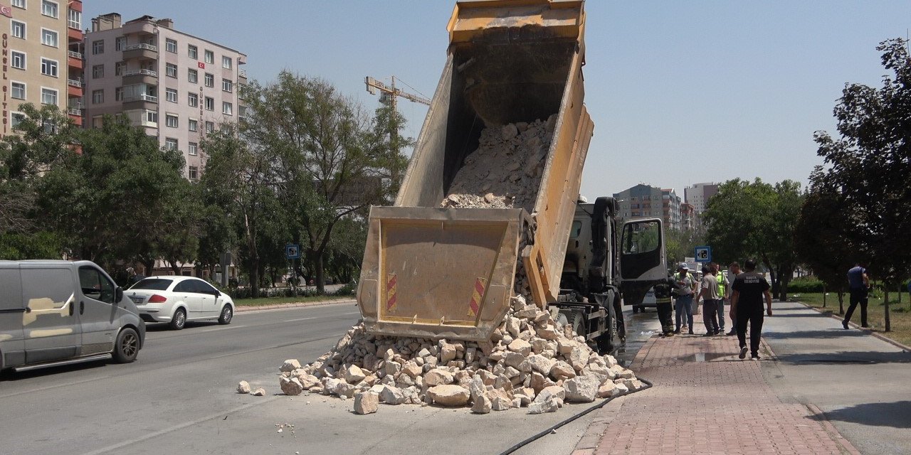 Konya'da seyir halindeki kamyonda yangın