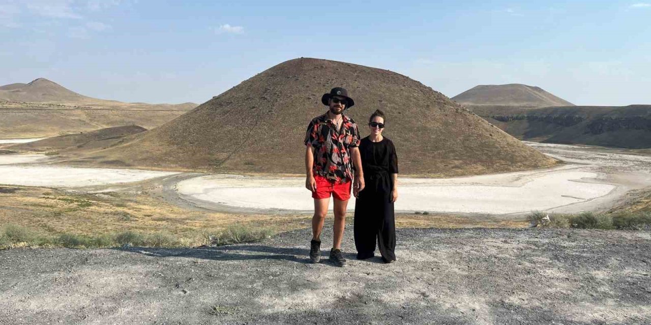 Meke Gölü, Acıgöl, obruklar turist çekiyor