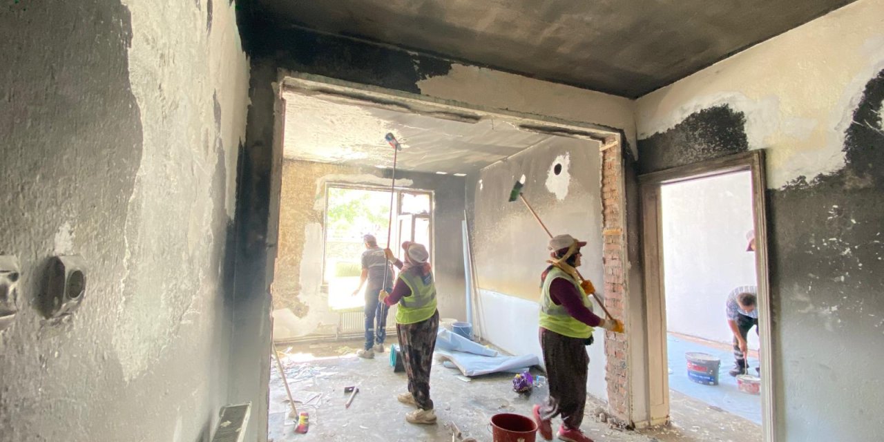 Konya’da evi yanan aileye devlet eli