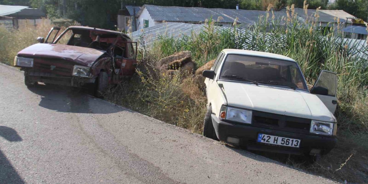 Konya'da otomobil emniyet şeridindeki otomobile çarptı: 2 yaralı