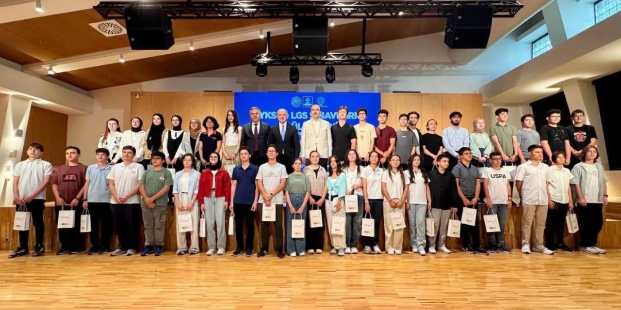 Konya'da YKS ve LGS'de derece yapan öğrenciler ödüllendirildi