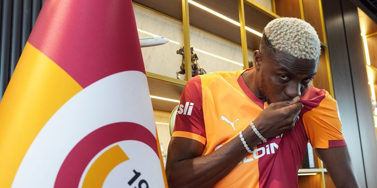 Son Dakika! Galatasaray, Victor Osimhen'i 75 milyon avro karşılığında kadrosuna kattı
