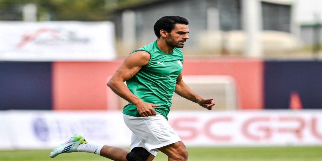 Konyaspor'un eski golcüsü kalede alkış topladı (Video)