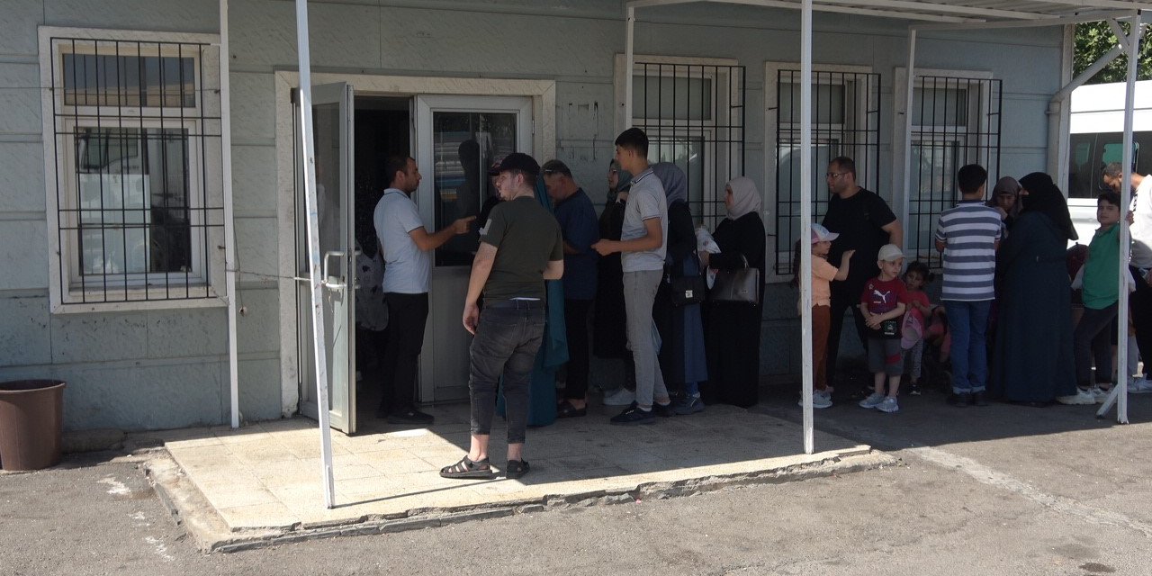 Suriyelilerin ülkelerine gönüllü dönüşü sürüyor