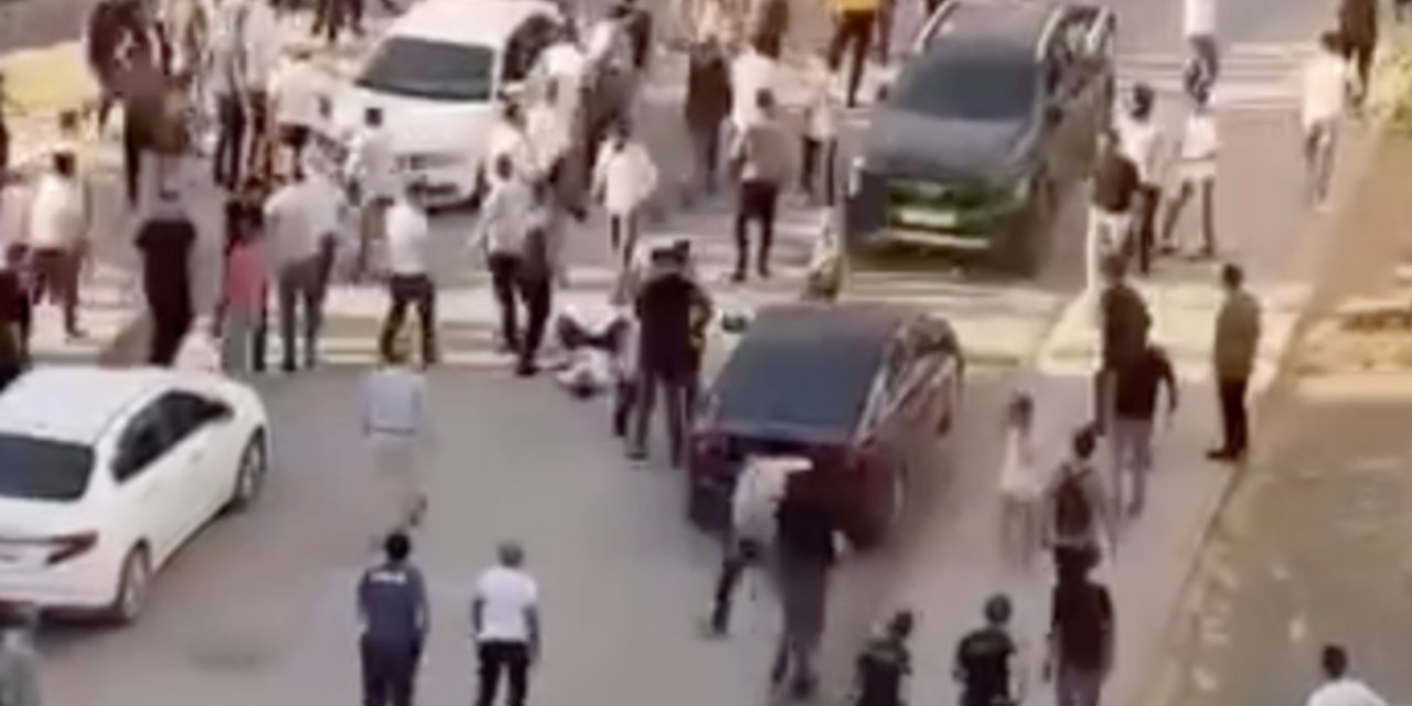 Çocukların kavgasına ailelerin de karıştığı bıçaklı kavga kan aktı