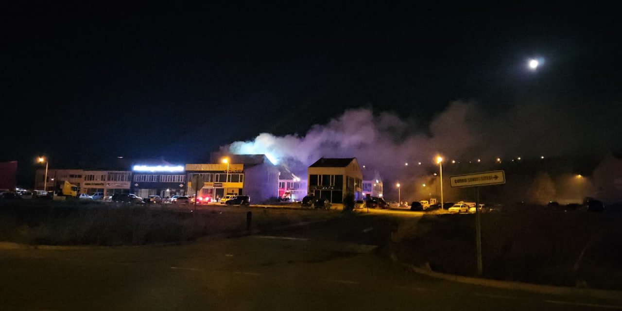 Alevler geceyi aydınlattı