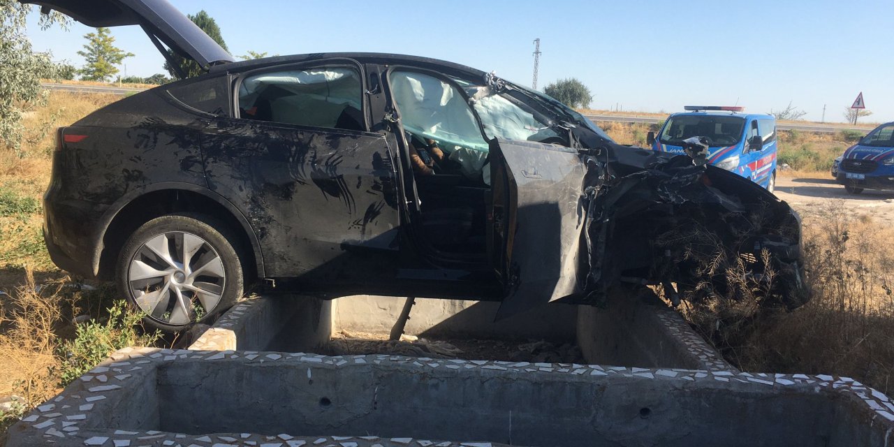 Aksaray-Konya kara yolunda düğünden dönen ailenin otomobili, TIR’a çarptı: 1'i ağır, 6 yaralı