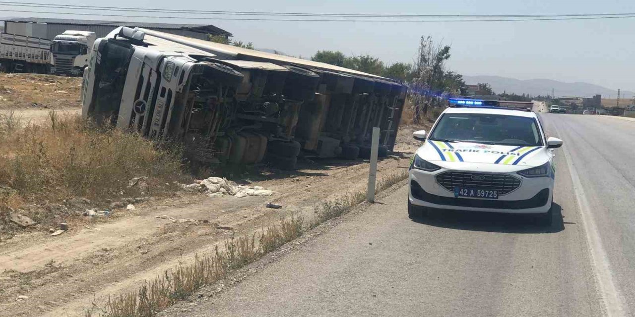 Konya Ereğli’de kontrolden çıkan tır devrildi