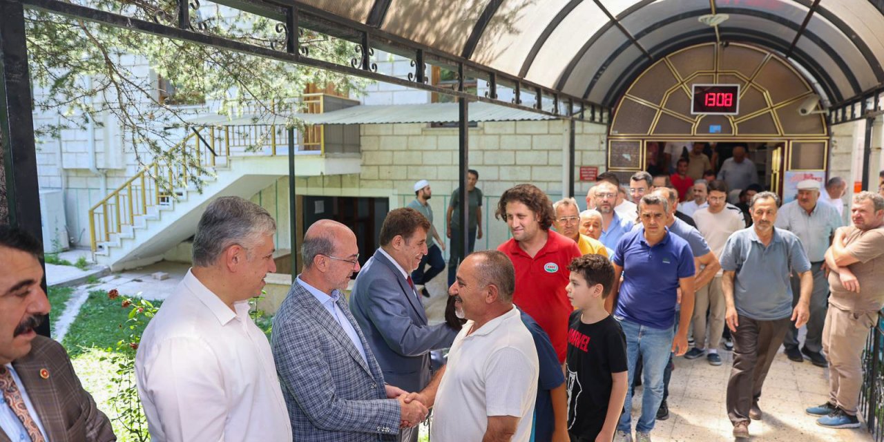 Başkan Pekyatırmacı, Musalla Bağları Yeşil Camii’nde vatandaşlarla buluştu